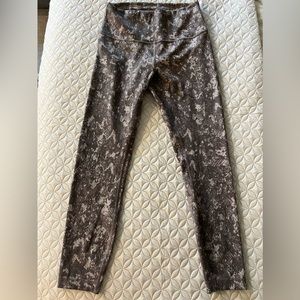 Lululemon wunder train leggings in size 8